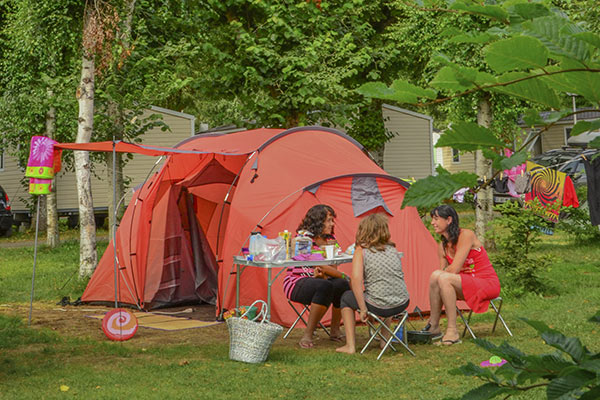 Location emplacement classique camping Auvergne