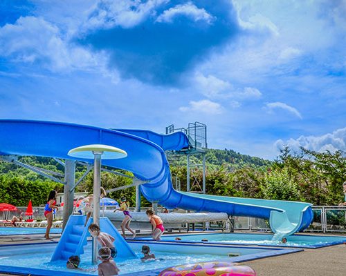Toboggan piscine au camping Auvergne